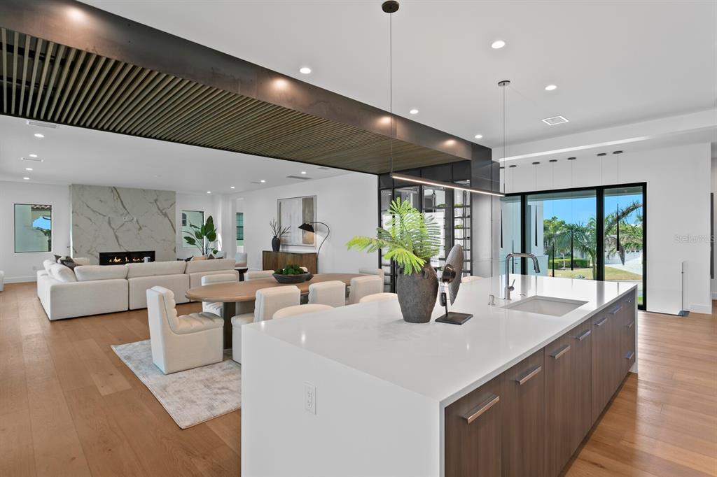 St Petersburg, Florida, 33703, United States, 5 Bedrooms Bedrooms, ,6 BathroomsBathrooms,Residential,For Sale,1856126