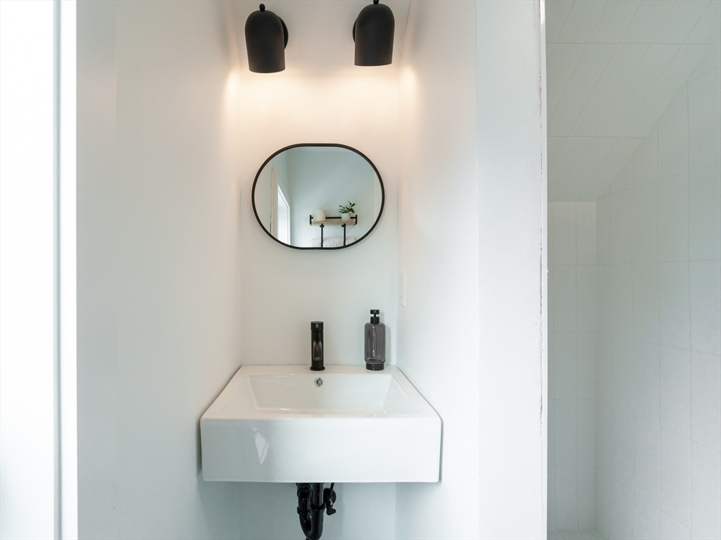 Haverhill, Massachusetts, 01830, United States, 4 Bedrooms Bedrooms, ,2 BathroomsBathrooms,Residential,For Sale,1991718