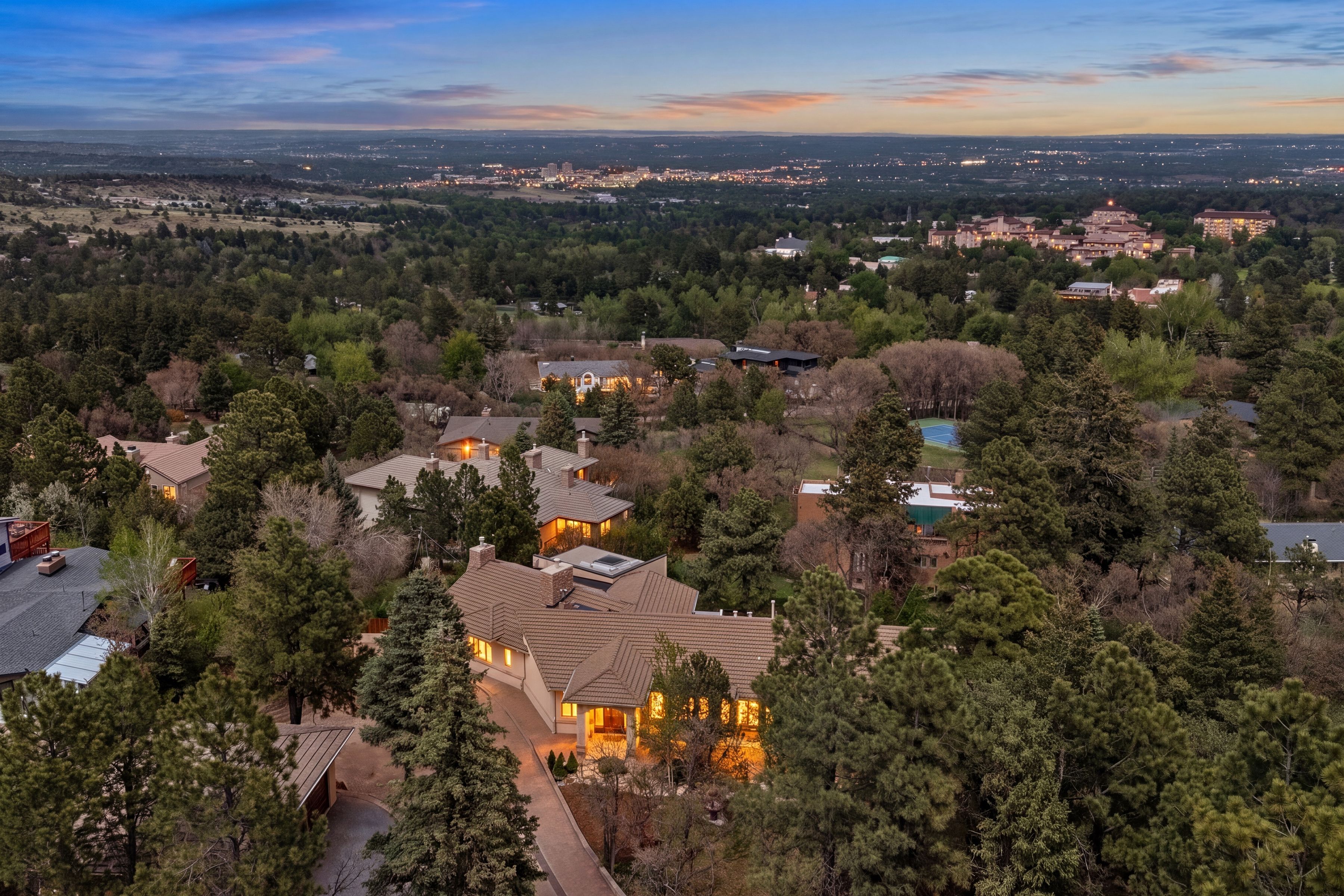  Broadmoor Heights Luxury with Iconic Views - 物件實景