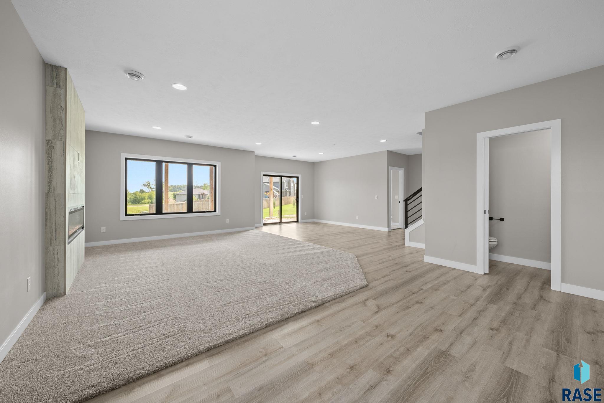 Sioux Falls, South Dakota, 57110, United States, 6 Bedrooms Bedrooms, ,4 BathroomsBathrooms,Residential,For Sale,1892157