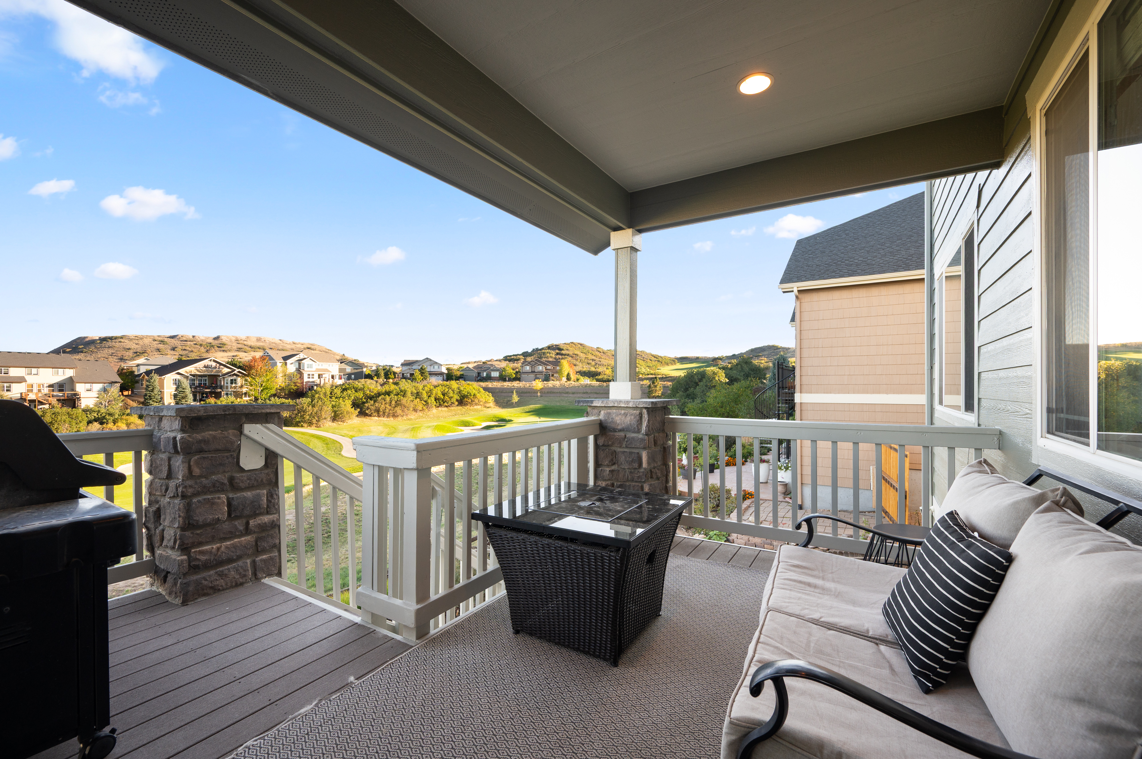  Red Hawk Ridge Fairway Home with Massive Island Kitchen & Walk-Out Golf Entertai - 物件實景
