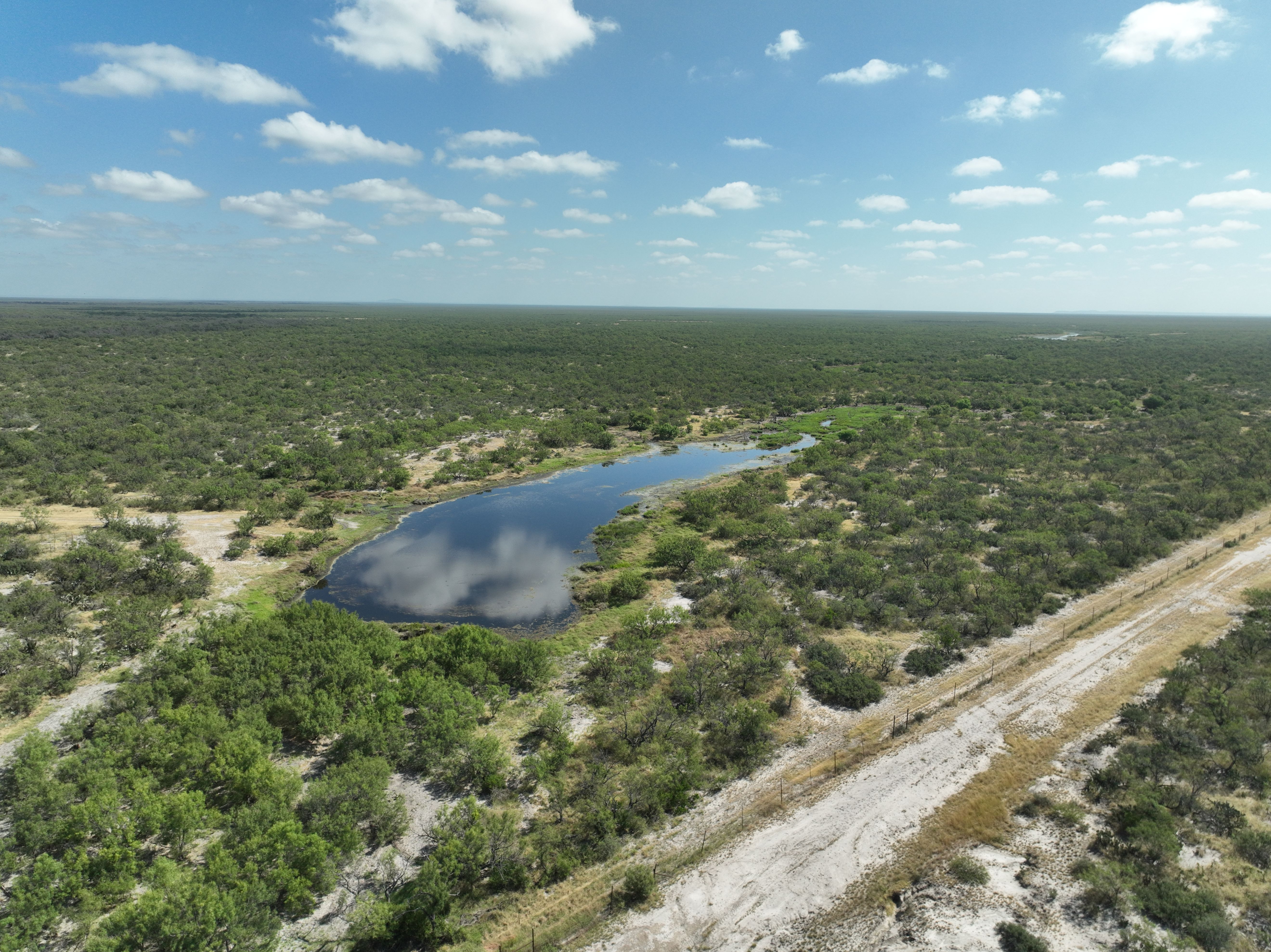  7, 902 +/- Las Moras Creek - 物件實景