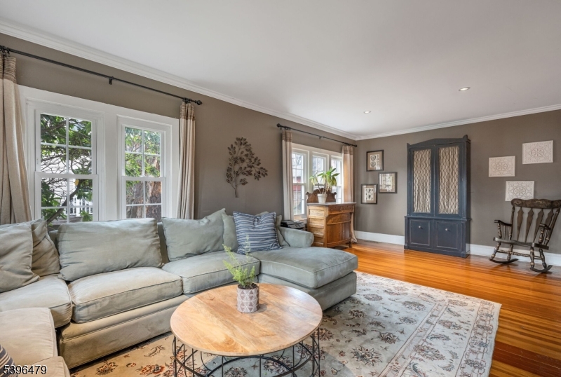 West Milford Twp., New Jersey, 07421, United States, 4 Bedrooms Bedrooms, ,3 BathroomsBathrooms,Residential,For Sale,1992089