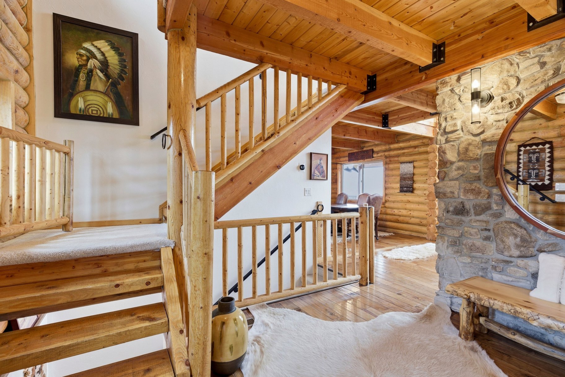  Renovated Log Cabin in Cedar Highlands with Wraparound Deck & Mountain Views - 物件實景