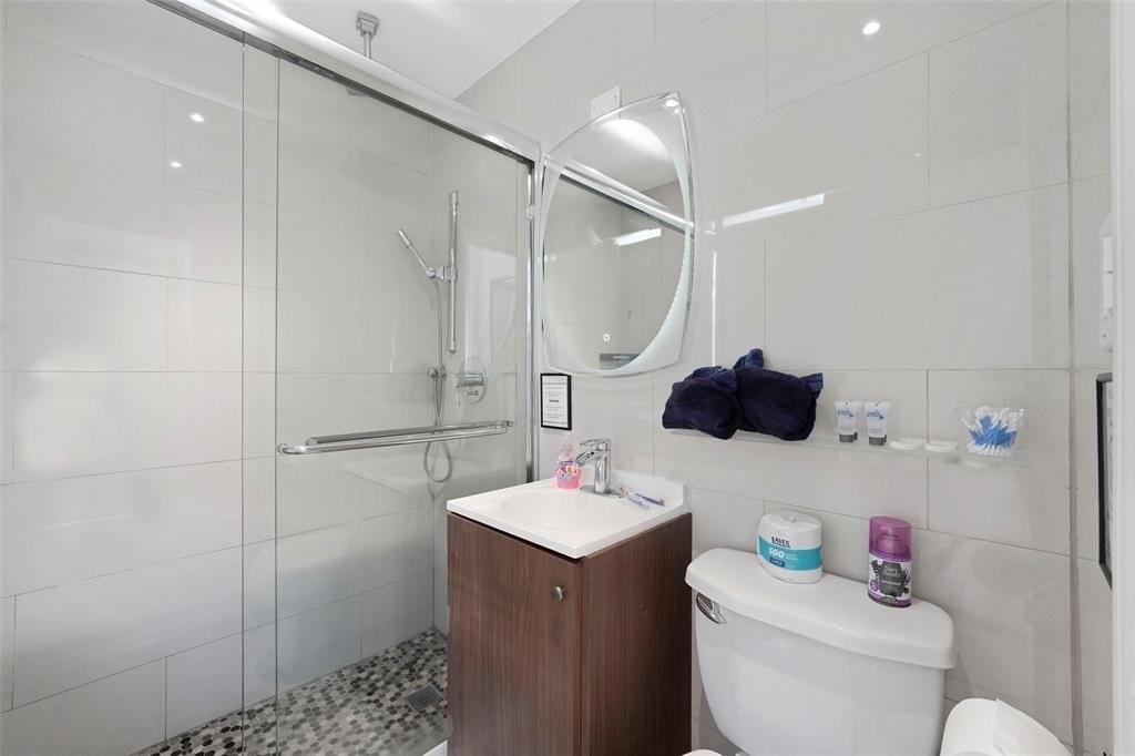 Miami Beach, Florida, 33139, United States, 2 Bedrooms Bedrooms, ,2 BathroomsBathrooms,Residential,For Sale,1923185