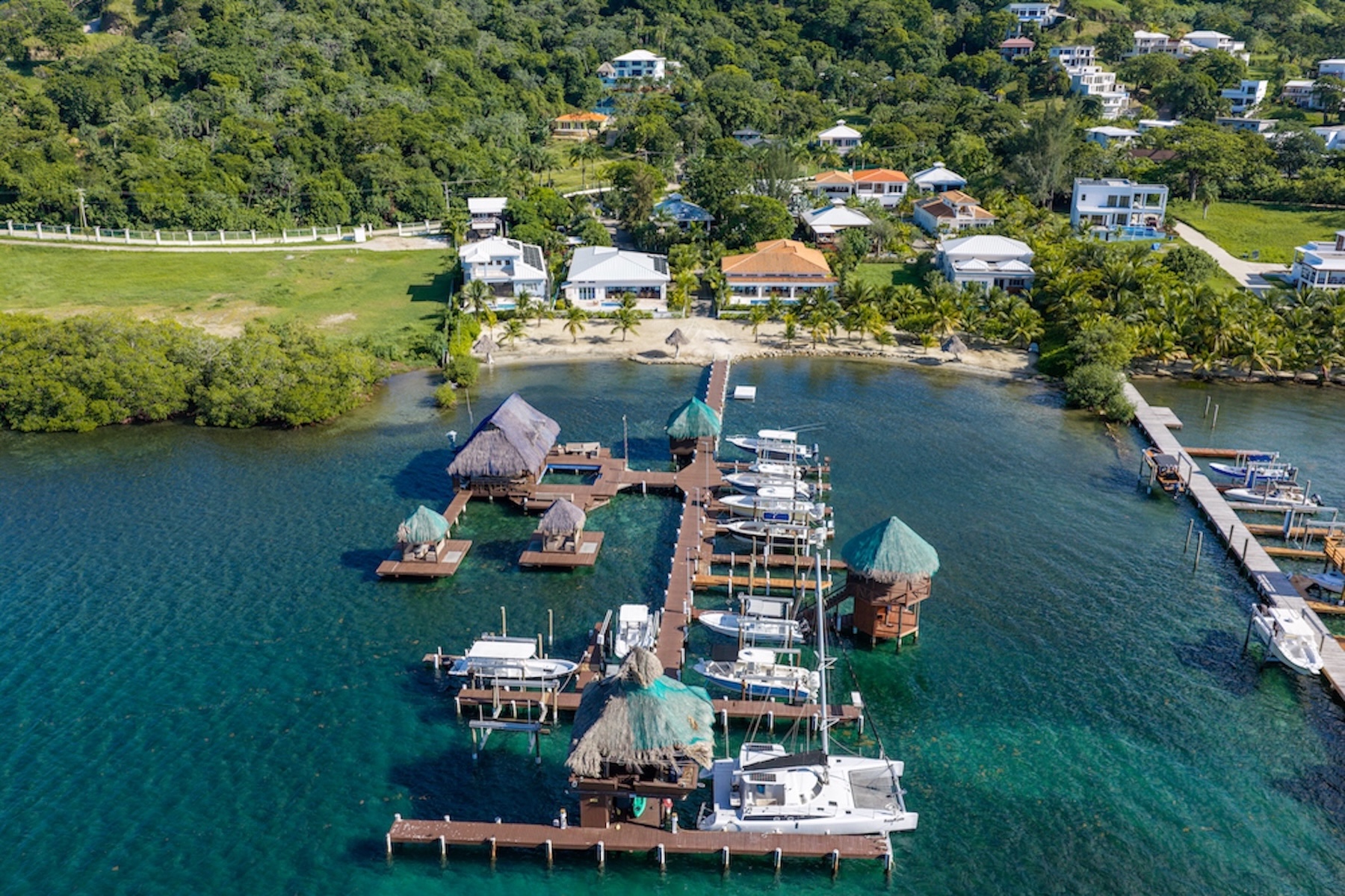  Beachfront Resort Style Home with Pool, Boat Slip & Lift, Guaiabara Beach - 物件實景