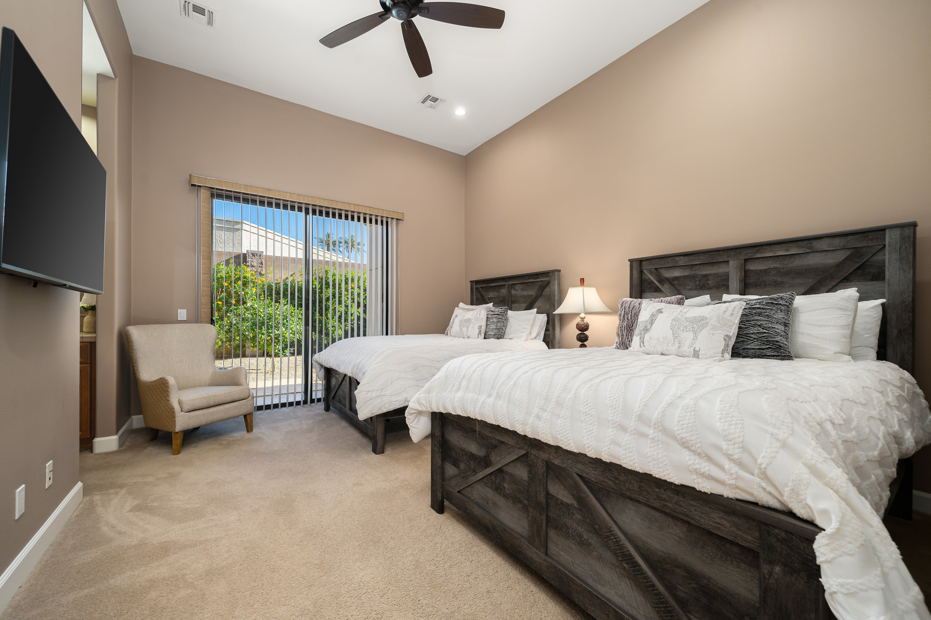  South Facing Gated La Quinta Pool Home - 物件實景