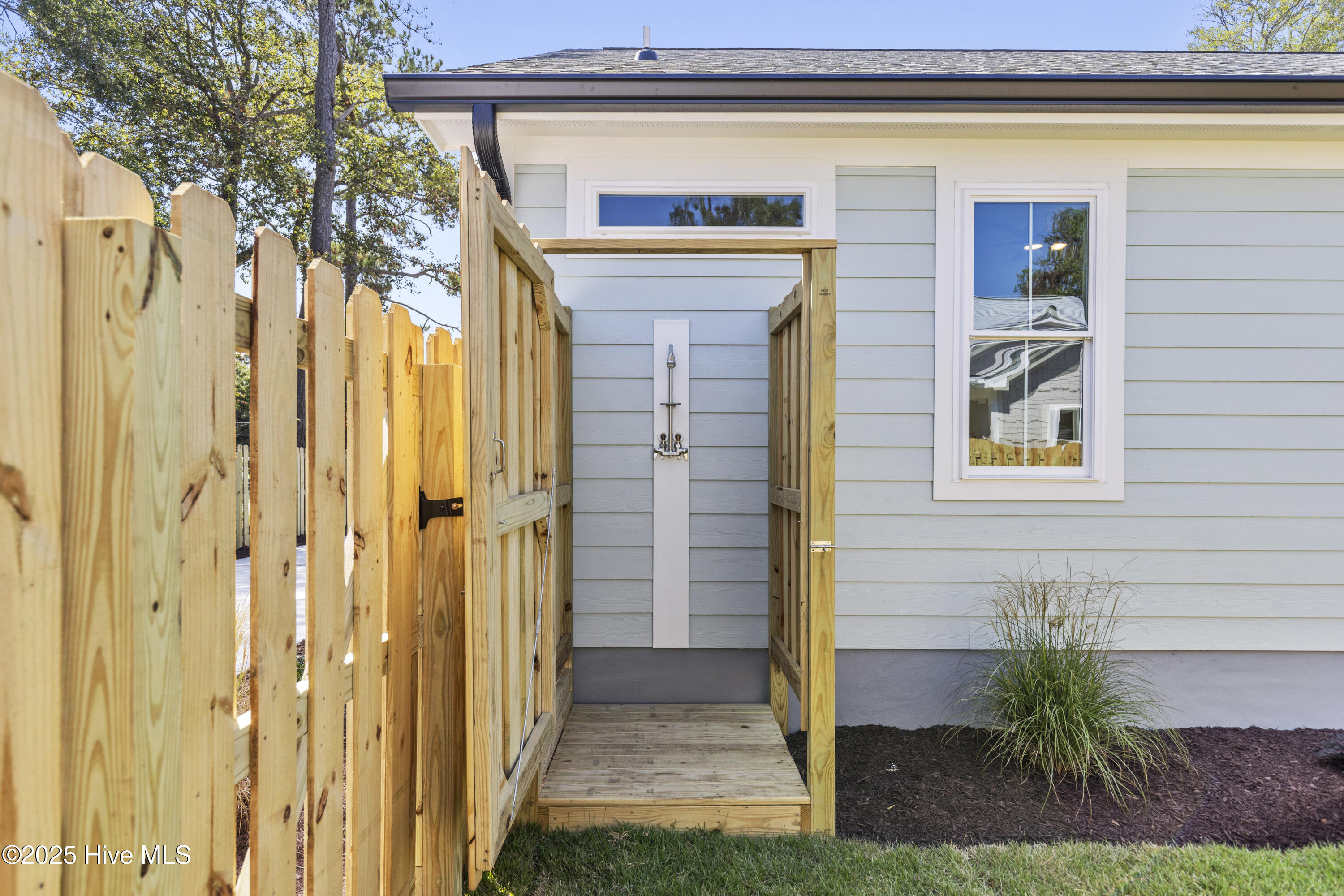 Carolina Beach, North Carolina, 28428, United States, 3 Bedrooms Bedrooms, ,2 BathroomsBathrooms,Residential,For Sale,1992087