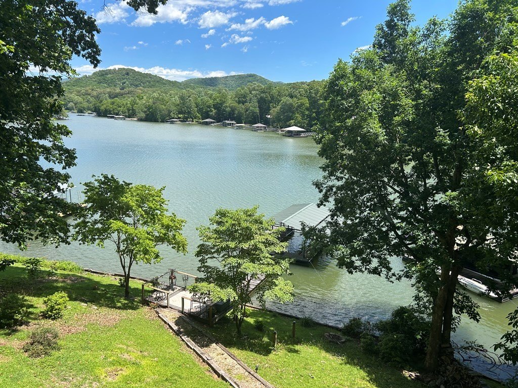 Hayesville, North Carolina, 28904, United States, 2 Bedrooms Bedrooms, ,3 BathroomsBathrooms,Residential,For Sale,1928819