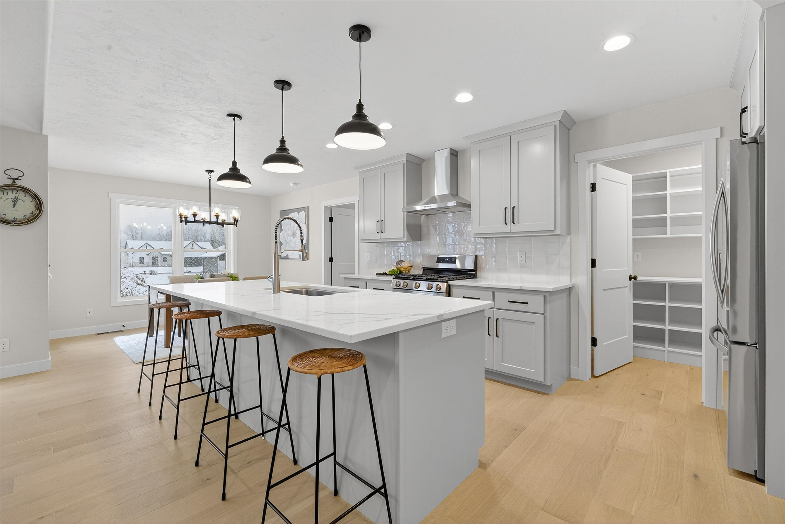 MENASHA, Wisconsin, 54952, United States, 4 Bedrooms Bedrooms, ,3 BathroomsBathrooms,Residential,For Sale,1996198