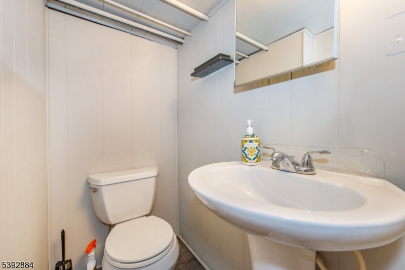 Belleville Twp., New Jersey, 07109, United States, 8 Bedrooms Bedrooms, ,3 BathroomsBathrooms,Residential,For Sale,1989037