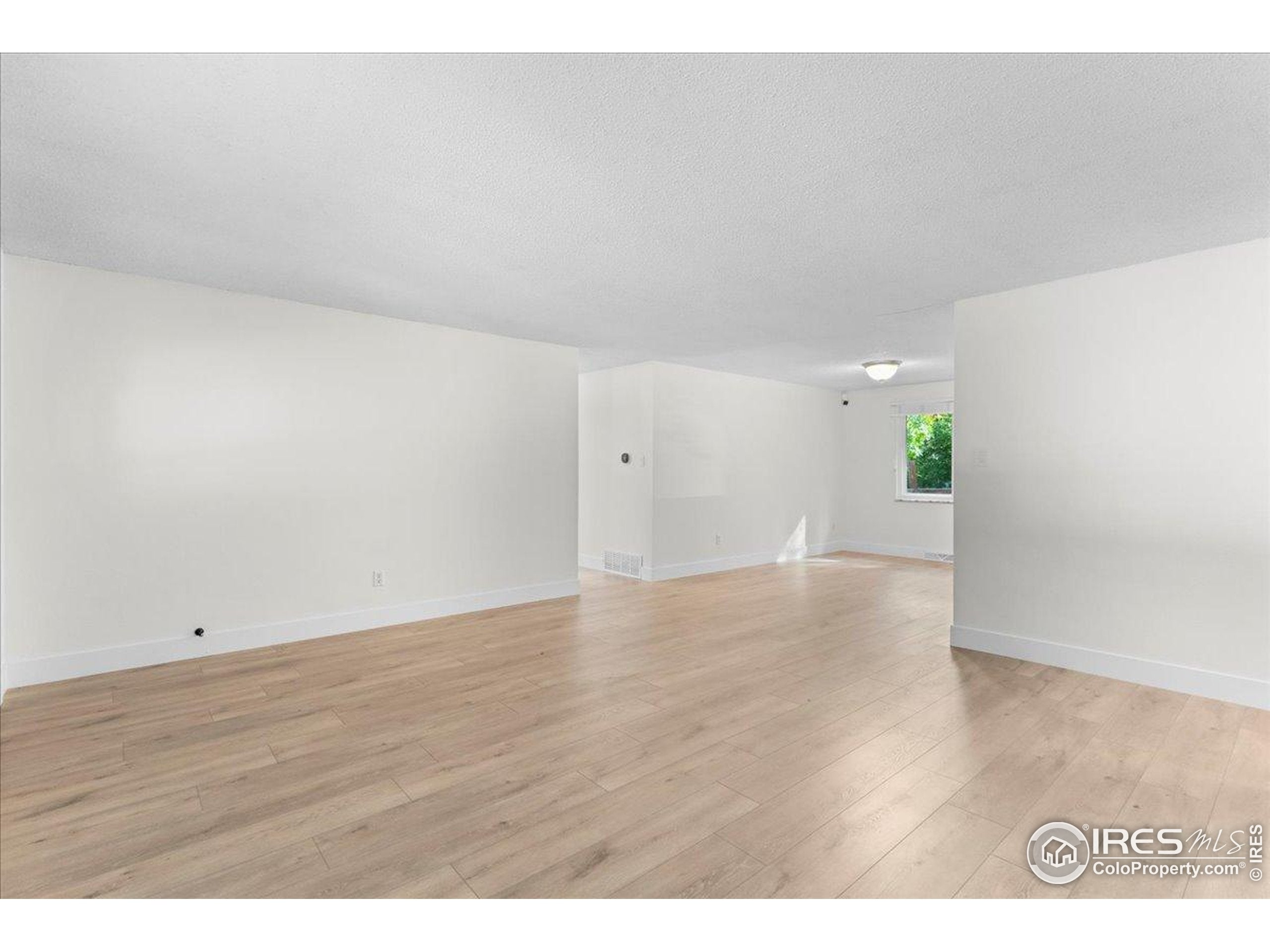 Loveland, Colorado, 80538, United States, 5 Bedrooms Bedrooms, ,1 BathroomBathrooms,Residential,For Sale,1988384