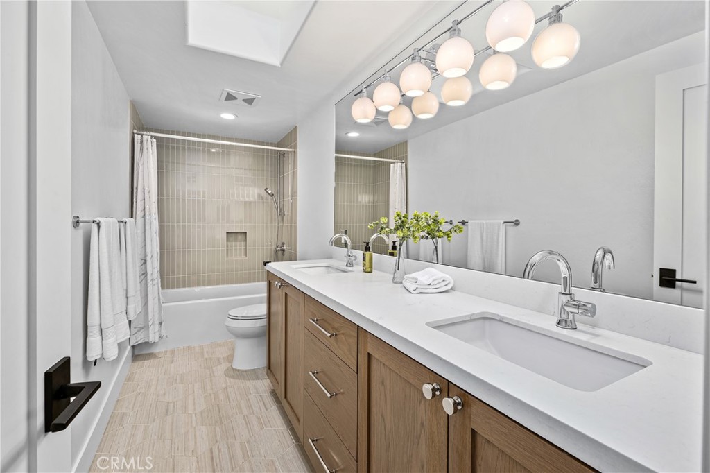 La Jolla, California, 92037, United States, 6 Bedrooms Bedrooms, ,3 BathroomsBathrooms,Residential,For Sale,1901243