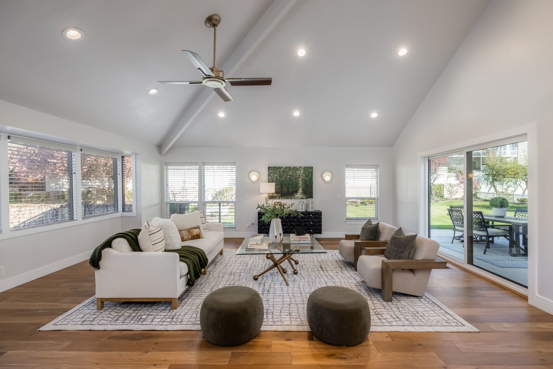  Stunning East Capitol Renovation - 物件實景