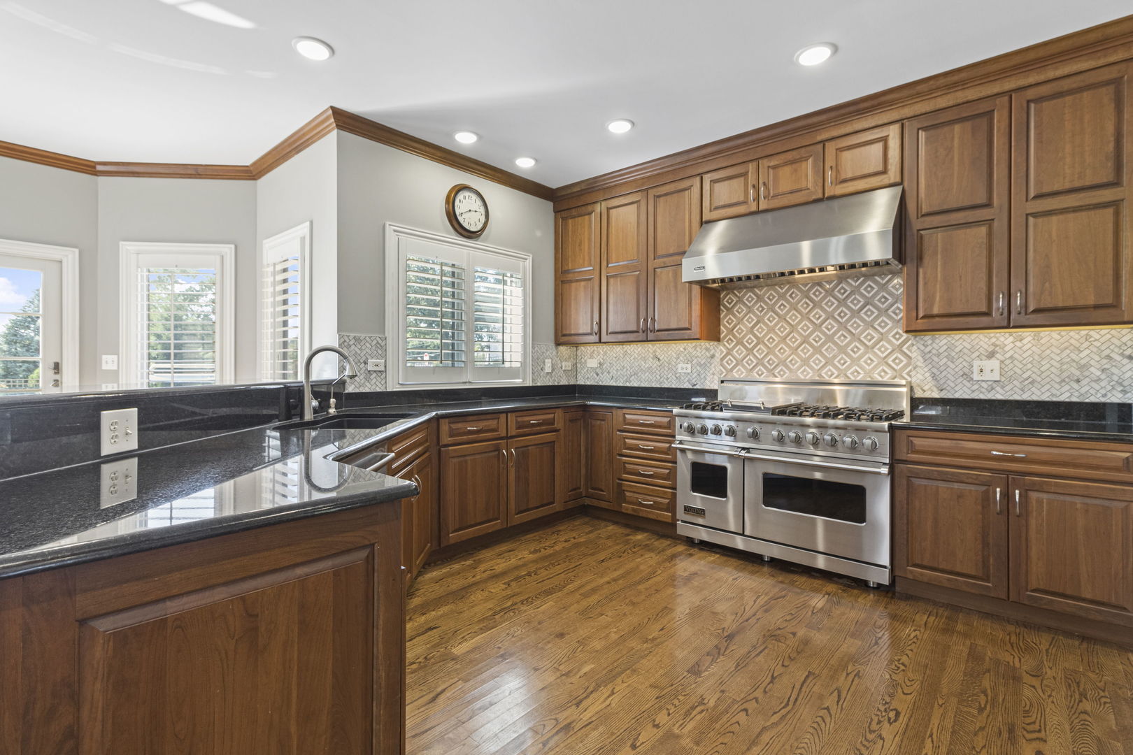 Shorewood, Illinois, 60404, United States, 4 Bedrooms Bedrooms, ,6 BathroomsBathrooms,Residential,For Sale,1933443