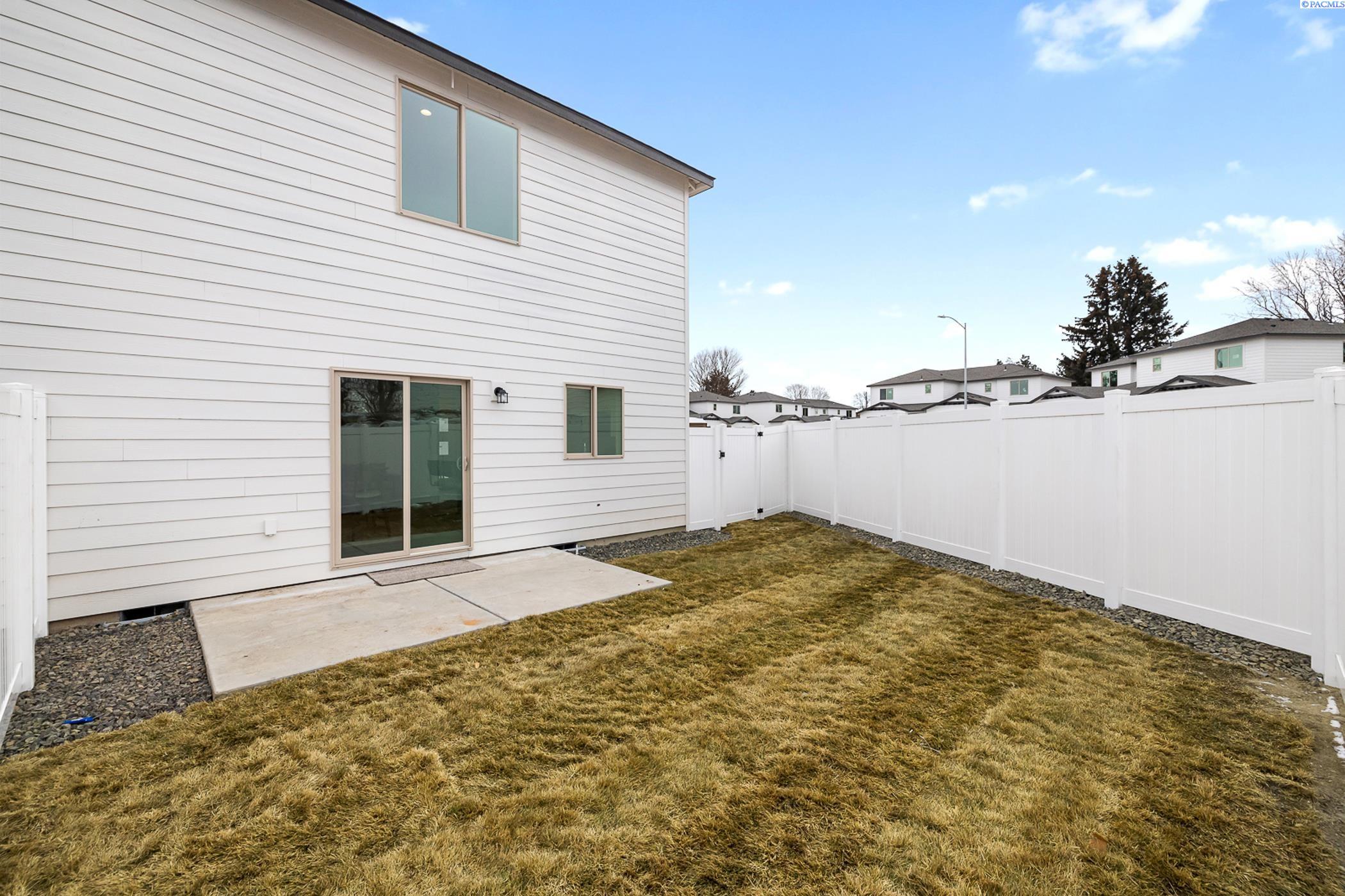 Kennewick, Washington, 99337, United States, 5 Bedrooms Bedrooms, ,Residential,For Sale,1940850