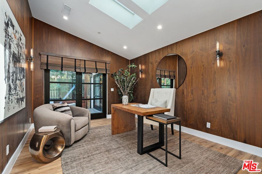 Woodland Hills, California, 91367, United States, 5 Bedrooms Bedrooms, ,3 BathroomsBathrooms,Residential,For Sale,1925987