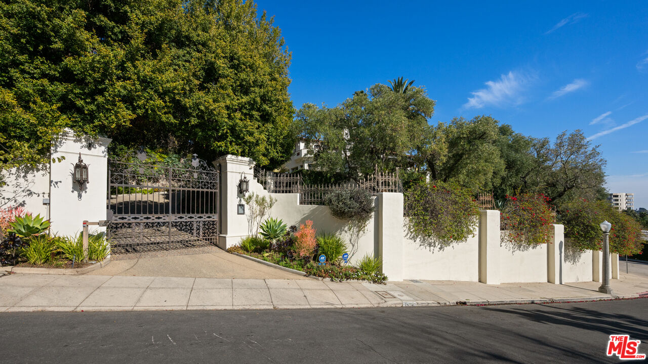 Los Angeles, California, 90027, United States, 6 Bedrooms Bedrooms, ,11 BathroomsBathrooms,Residential,For Sale,1695736