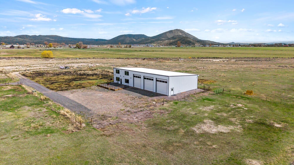 Klamath Falls, Oregon, 97603, United States, 3 Bedrooms Bedrooms, ,3 BathroomsBathrooms,Residential,For Sale,1878382