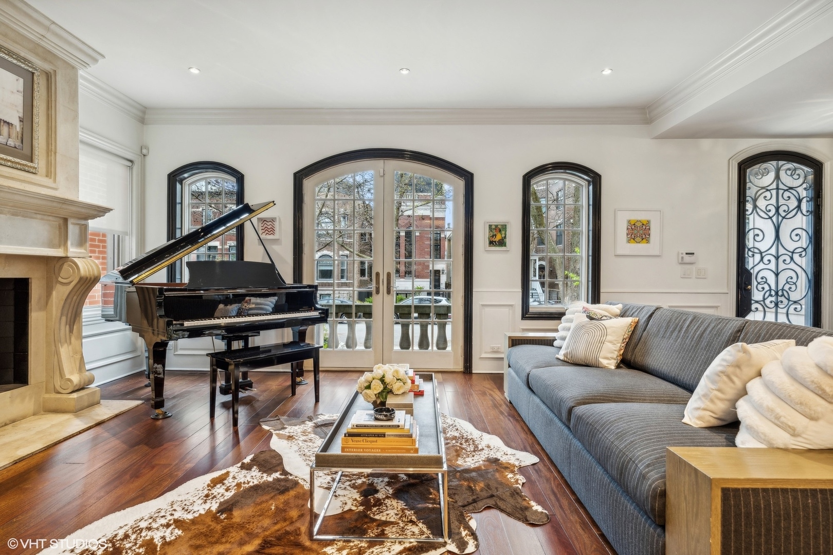 3830 N Wayne Avenue, Chicago, Illinois, 60613, United States, 6 Bedrooms Bedrooms, ,6 BathroomsBathrooms,Residential,For Sale,3830 N Wayne Avenue,1628817