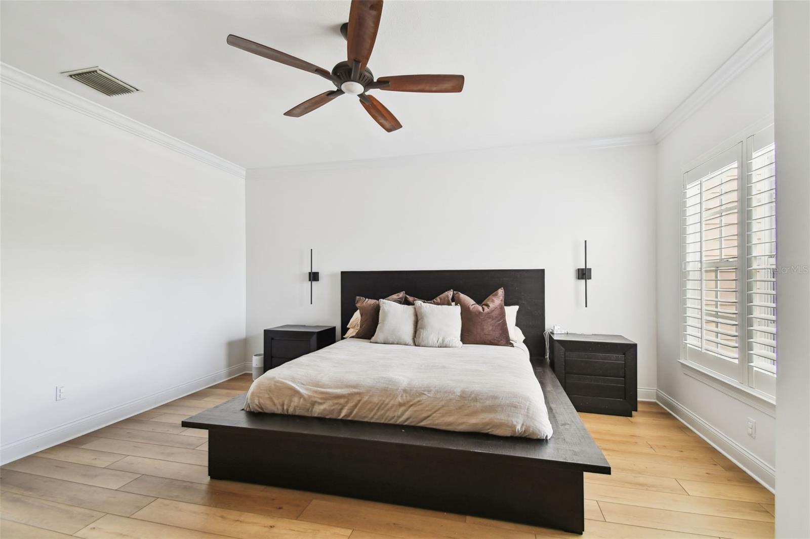 Tampa, Florida, 33602, United States, 4 Bedrooms Bedrooms, ,4 BathroomsBathrooms,Residential,For Sale,1976189