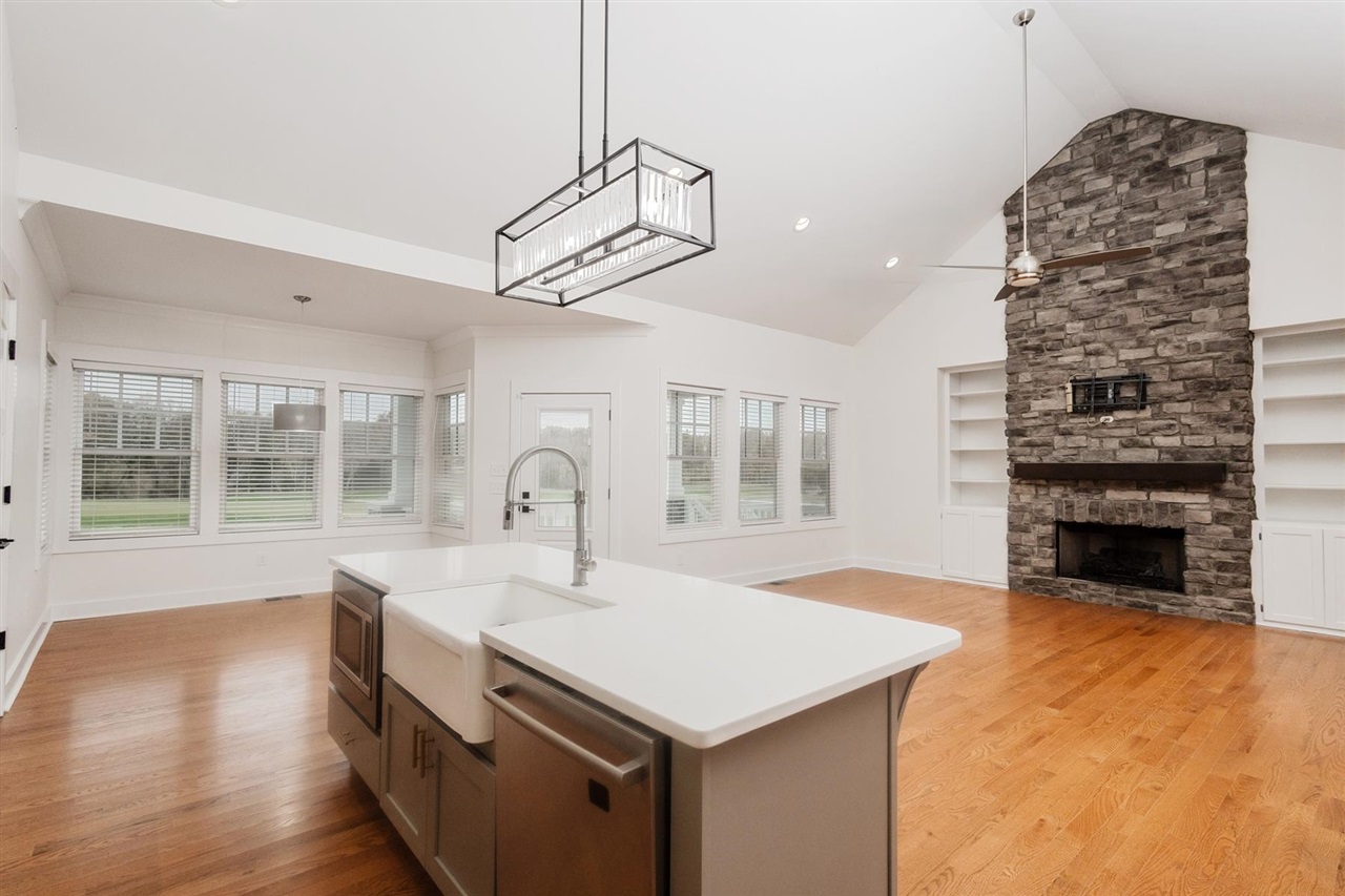 Bowling Green, Kentucky, 42103, United States, 4 Bedrooms Bedrooms, ,5 BathroomsBathrooms,Residential,For Sale,1991774