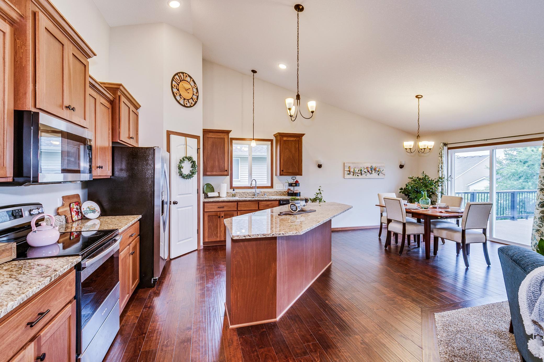 Blaine, Minnesota, 55434, United States, 3 Bedrooms Bedrooms, ,2 BathroomsBathrooms,Residential,For Sale,1933012