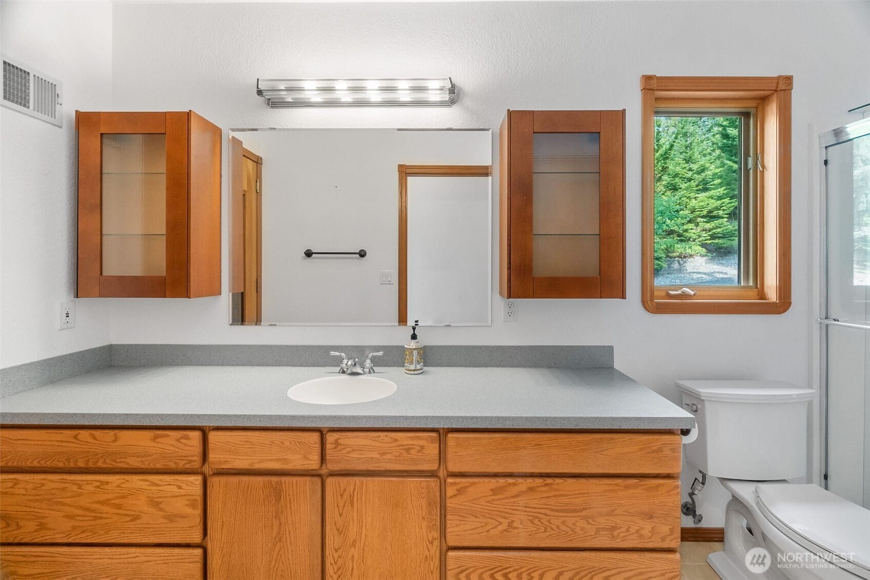 Tenino, Washington, 98589, United States, 3 Bedrooms Bedrooms, ,Residential,For Sale,1912104
