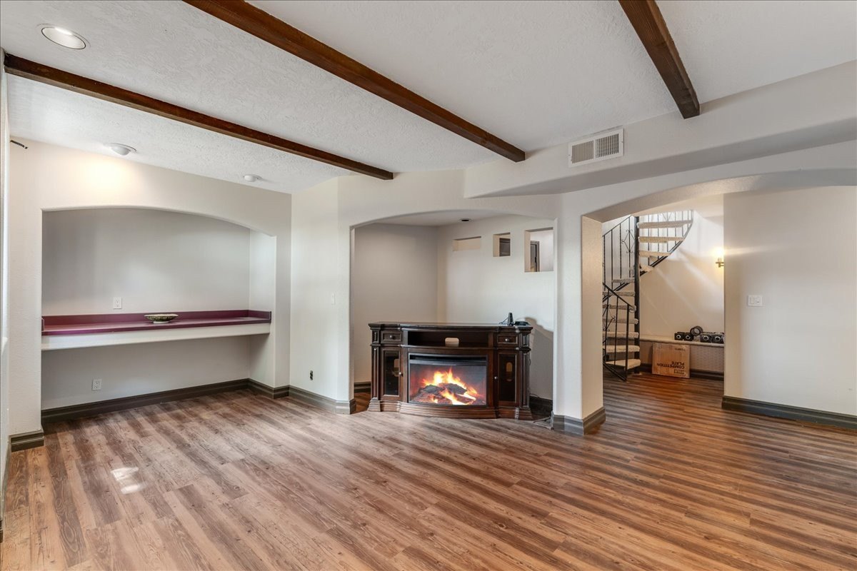 Black Eagle, Montana, 59414, United States, 4 Bedrooms Bedrooms, ,3 BathroomsBathrooms,Residential,For Sale,1921006