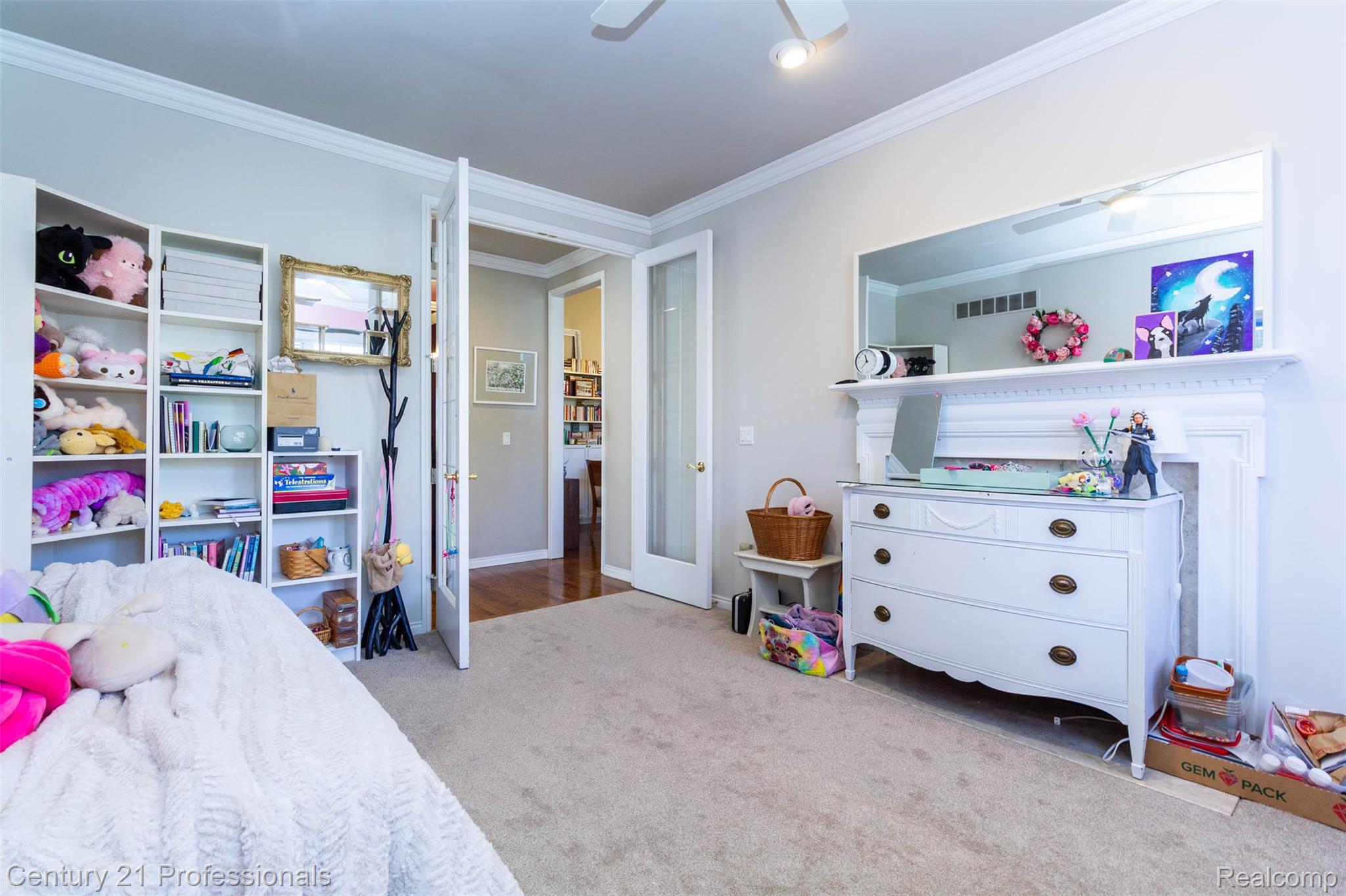 Troy, Michigan, 48098, United States, 2 Bedrooms Bedrooms, ,3 BathroomsBathrooms,Residential,For Sale,1979422