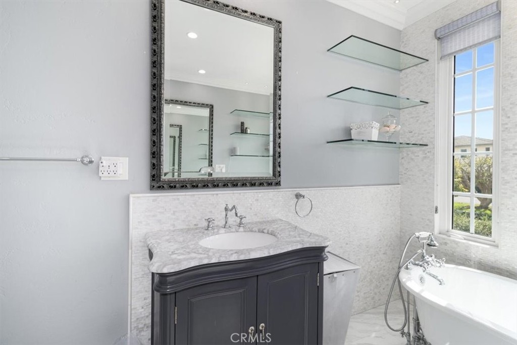 Huntington Beach, California, 92649, United States, 5 Bedrooms Bedrooms, ,2 BathroomsBathrooms,Residential,For Sale,2000830