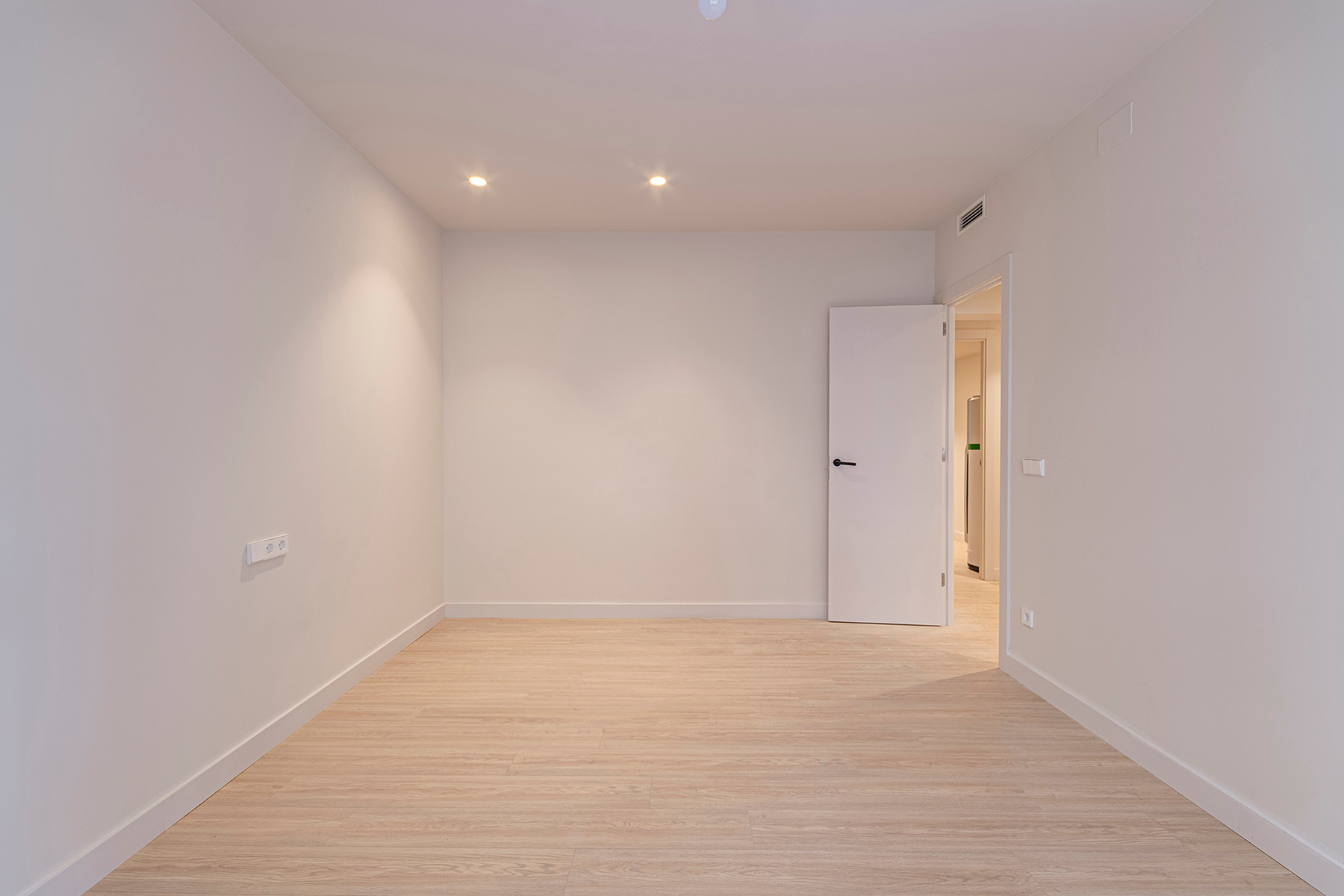  Fantastic renovated flat with large garden at the living room level - 物件實景