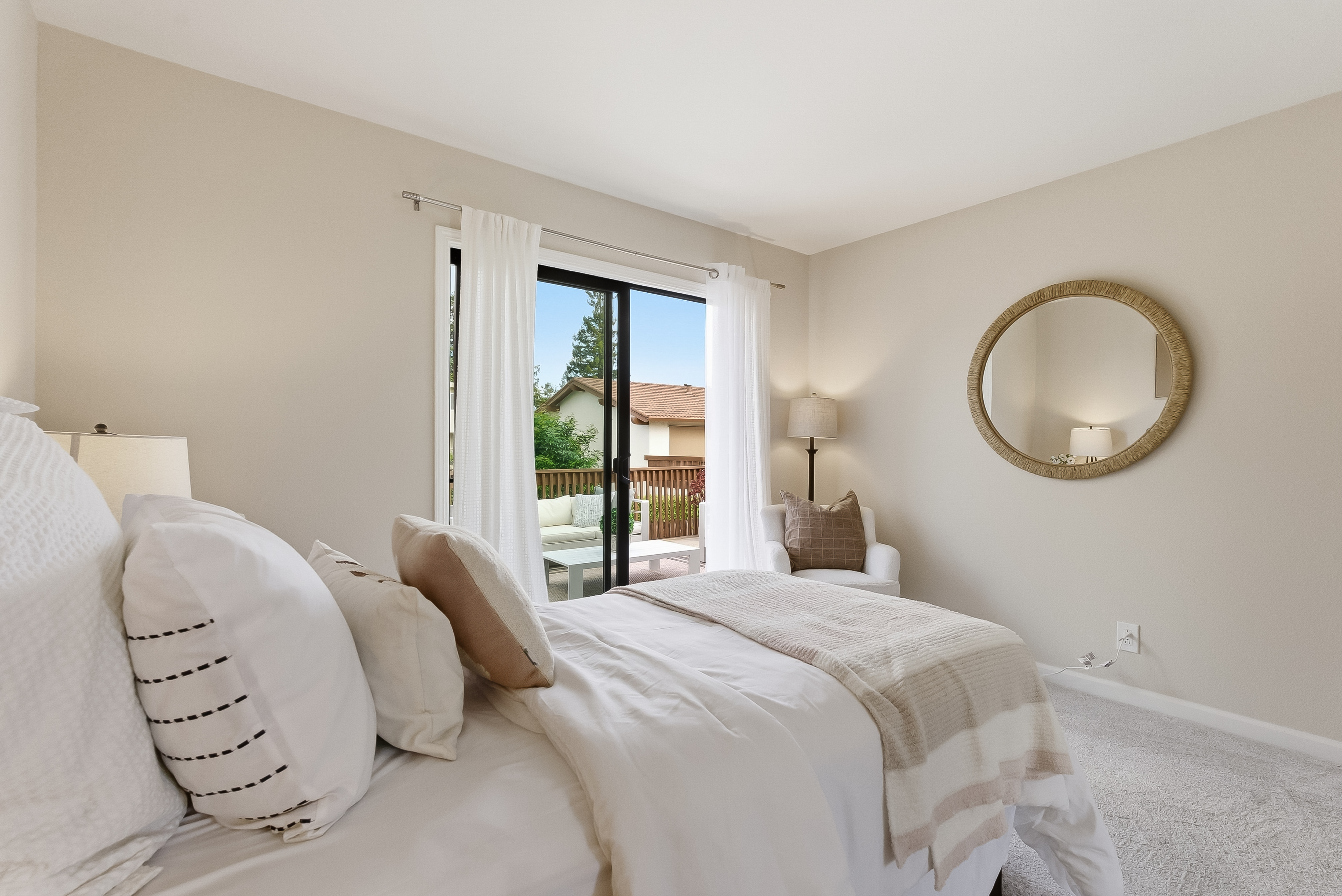  Spanish-Style Townhome in Tranquil Community - 物件實景