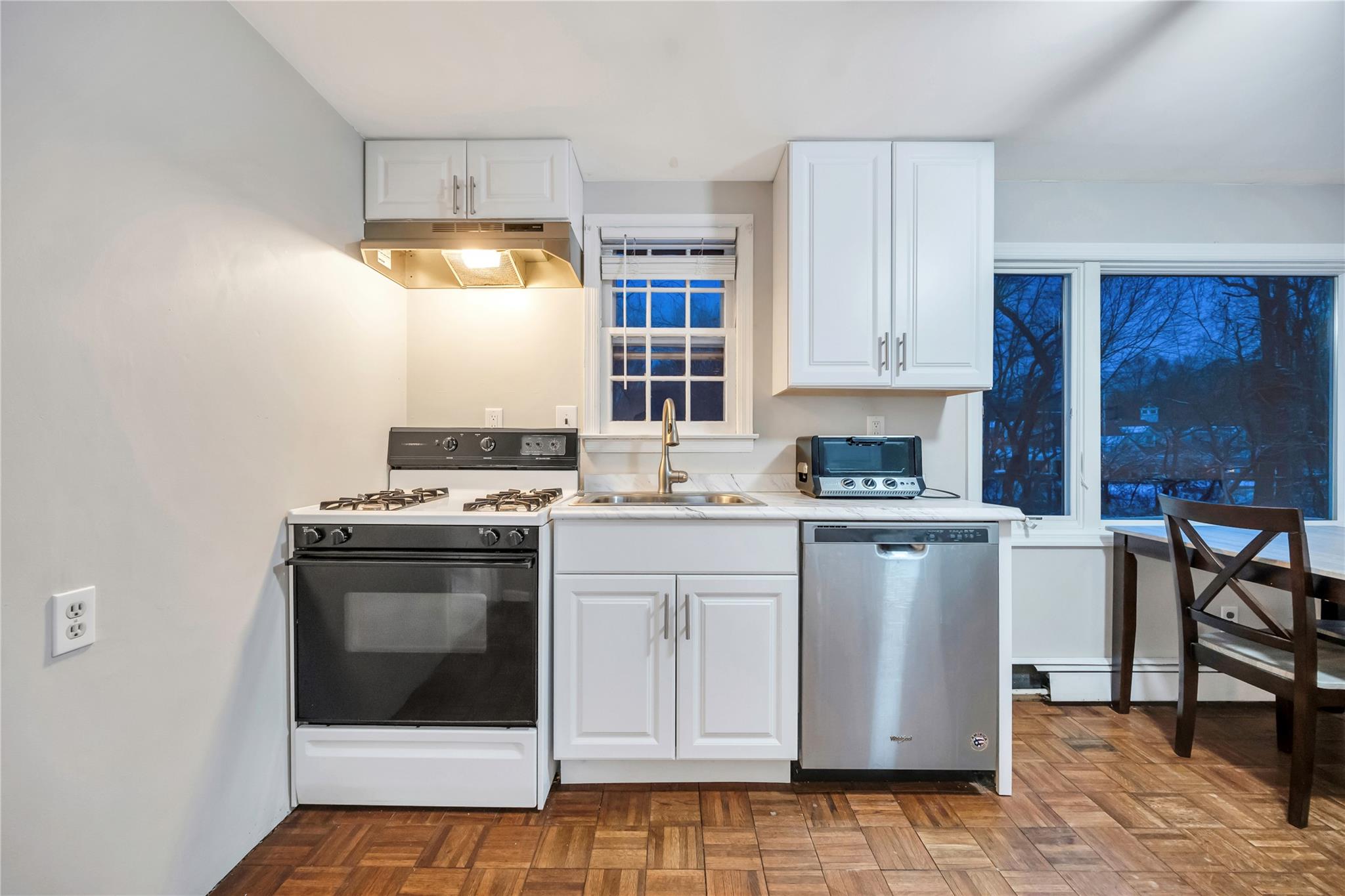Hauppauge, New York, 11788, United States, 4 Bedrooms Bedrooms, ,2 BathroomsBathrooms,Residential,For Sale,1714342