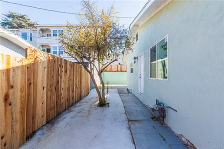 Los Angeles, California, 90019, United States, 2 Bedrooms Bedrooms, ,2 BathroomsBathrooms,Residential,For Sale,2001509