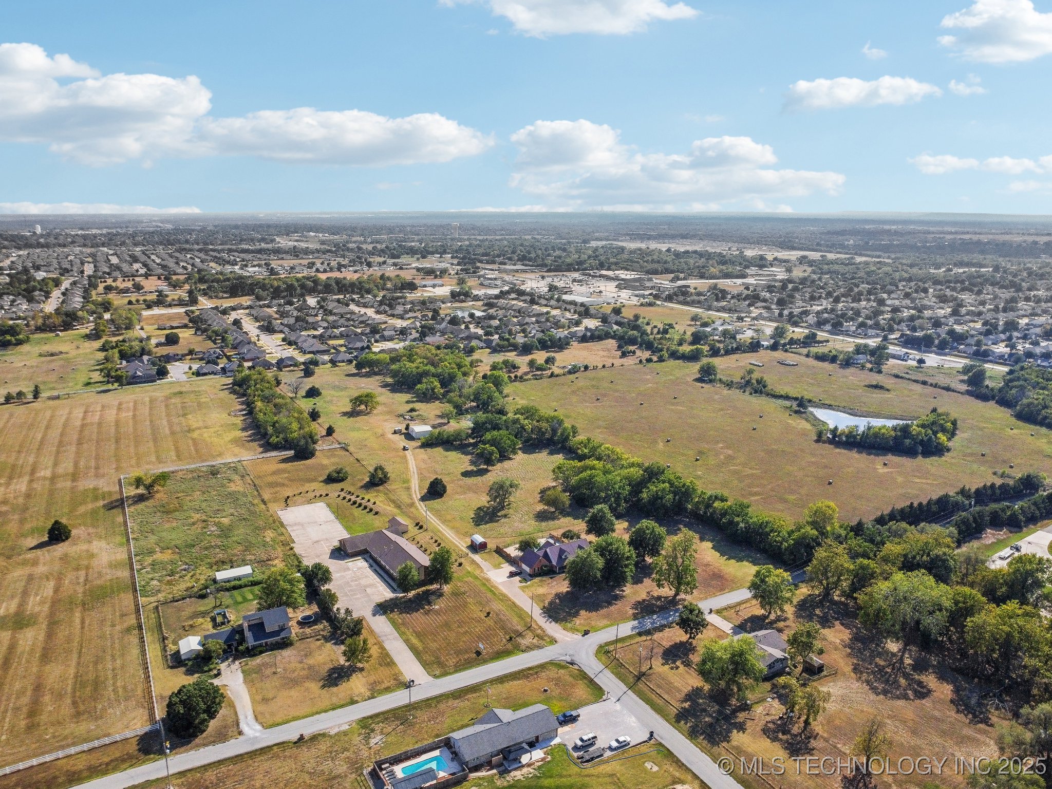 Collinsville, Oklahoma, 74021, United States, 4 Bedrooms Bedrooms, ,3 BathroomsBathrooms,Residential,For Sale,1993596