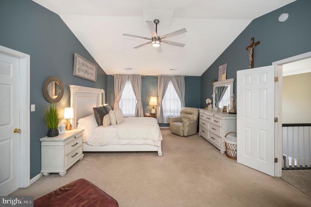 Fredericksburg, Virginia, 22405, United States, 5 Bedrooms Bedrooms, ,4 BathroomsBathrooms,Residential,For Sale,1993434