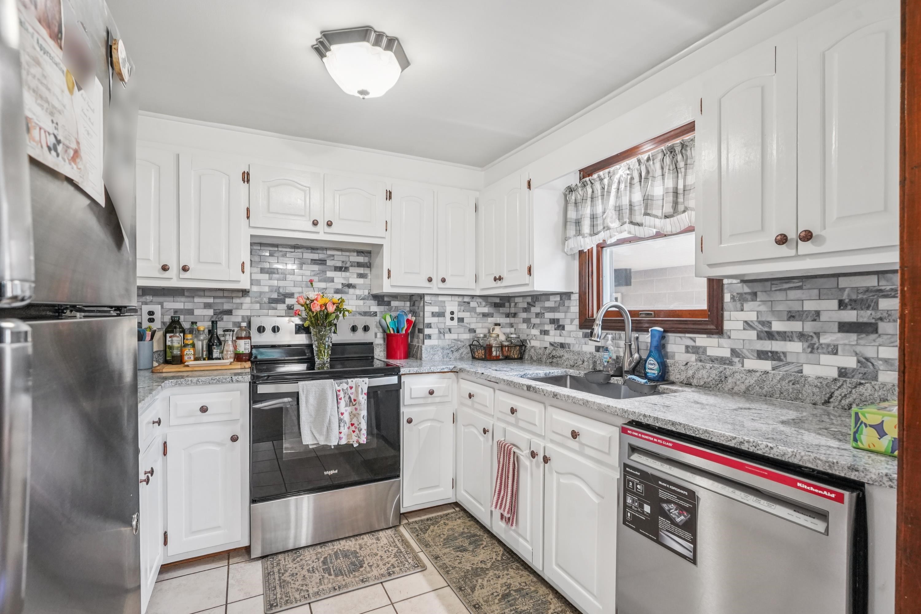 Kingston, New Hampshire, 03848, United States, 3 Bedrooms Bedrooms, ,2 BathroomsBathrooms,Residential,For Sale,1975396