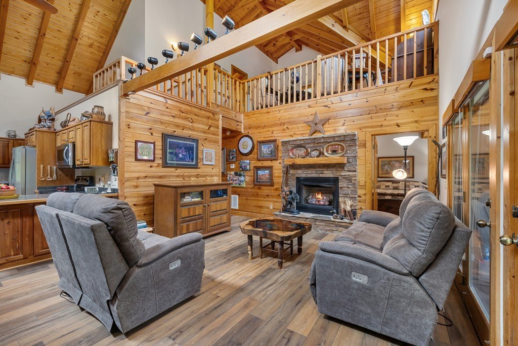 Blairsville, Georgia, 30512, United States, 3 Bedrooms Bedrooms, ,4 BathroomsBathrooms,Residential,For Sale,1895292
