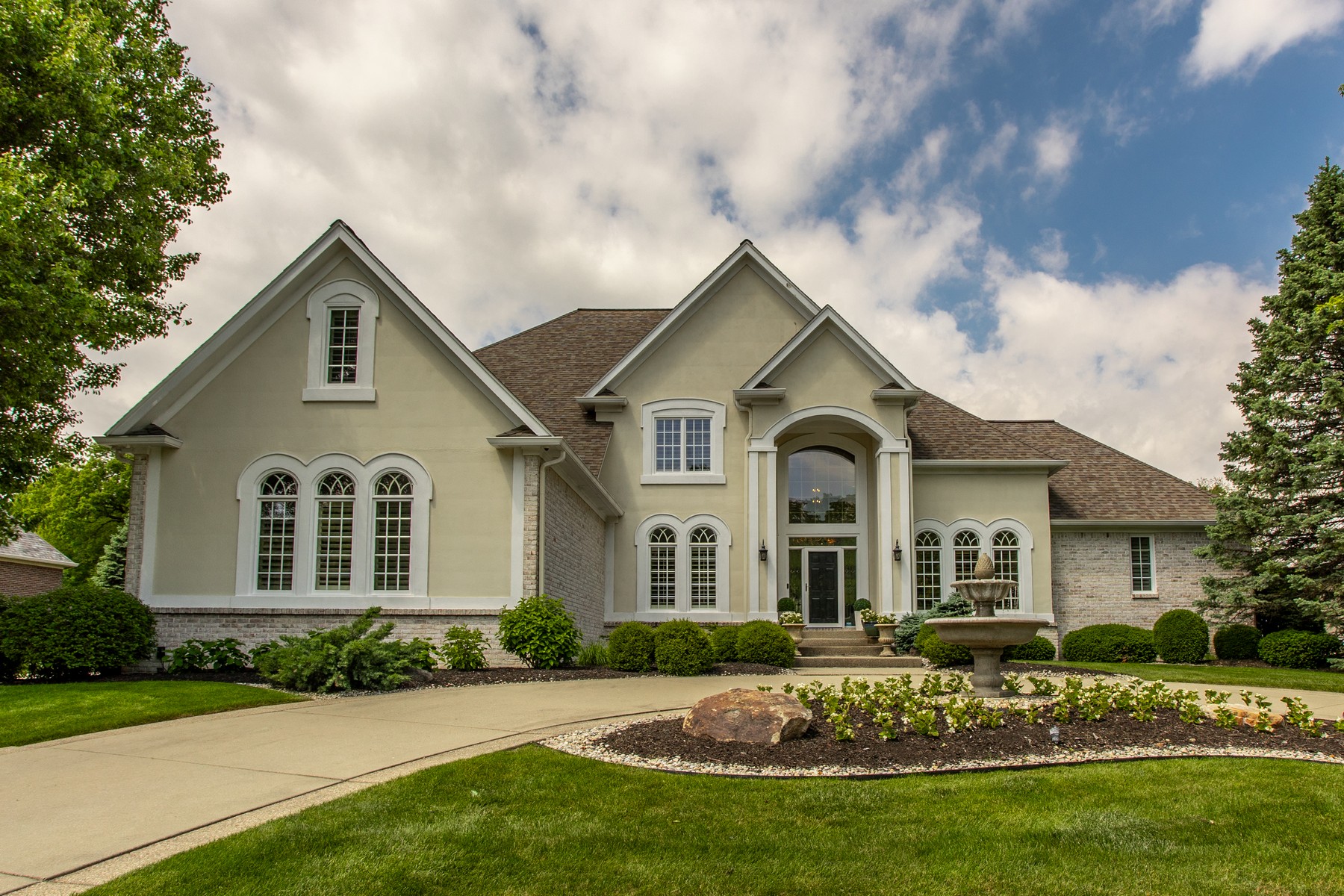  Exceptional West Carmel Home with Resort-Caliber Backyard - 物件實景