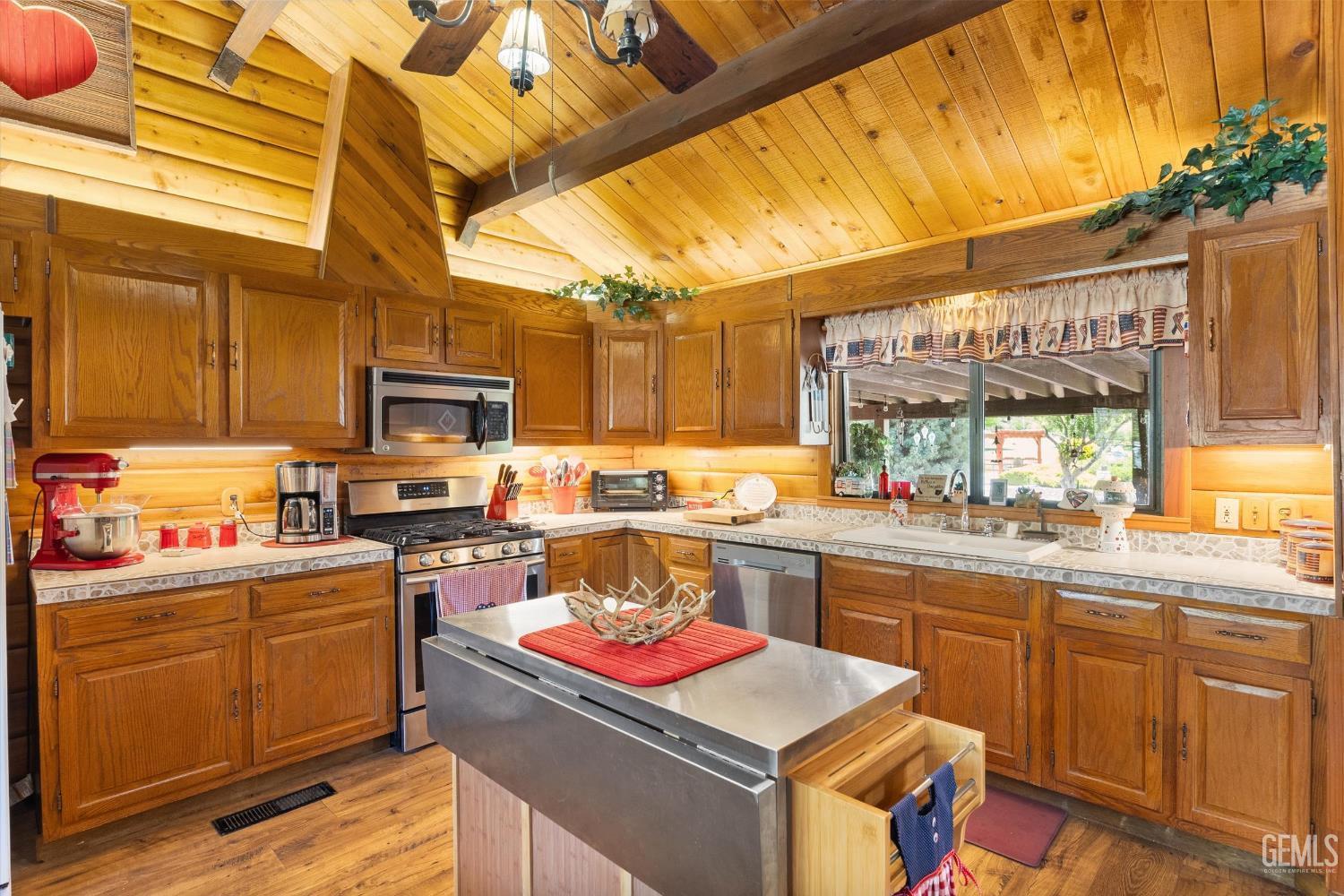 Tehachapi, California, 93561, United States, 3 Bedrooms Bedrooms, ,2 BathroomsBathrooms,Residential,For Sale,2049487