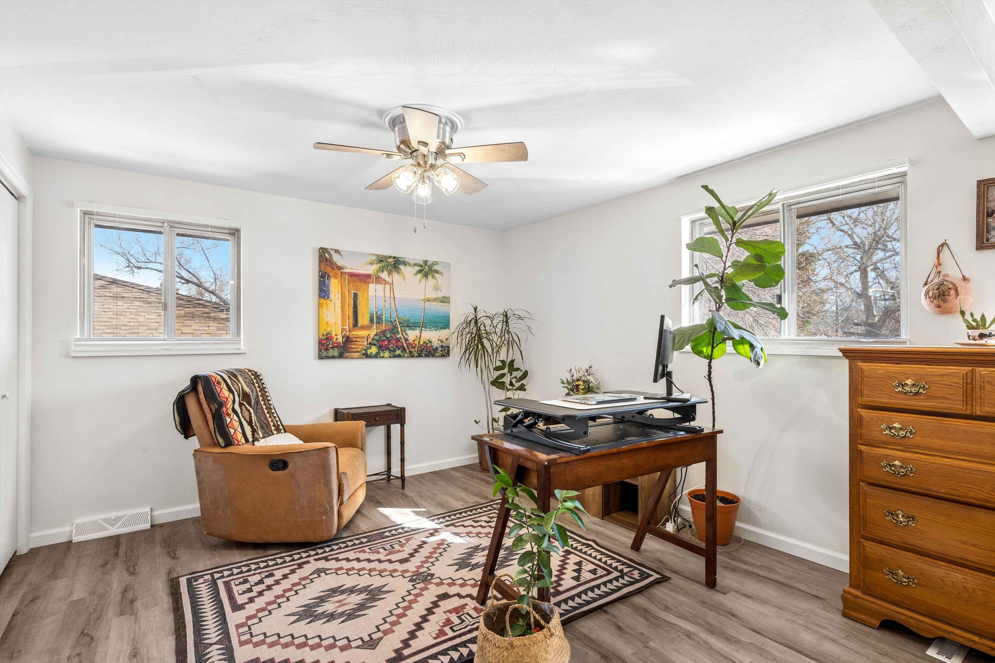  Beautifully Updated Split-Level Home Offering Generous Square Footage - 物件實景