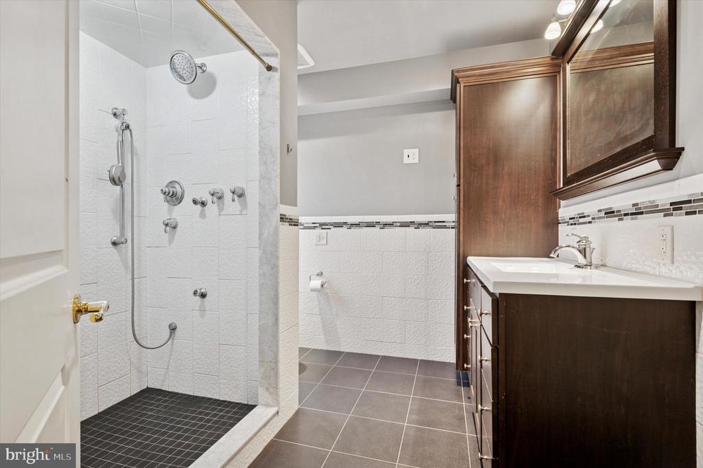 Philadelphia, Pennsylvania, 19125, United States, 4 Bedrooms Bedrooms, ,3 BathroomsBathrooms,Residential,For Sale,1836902