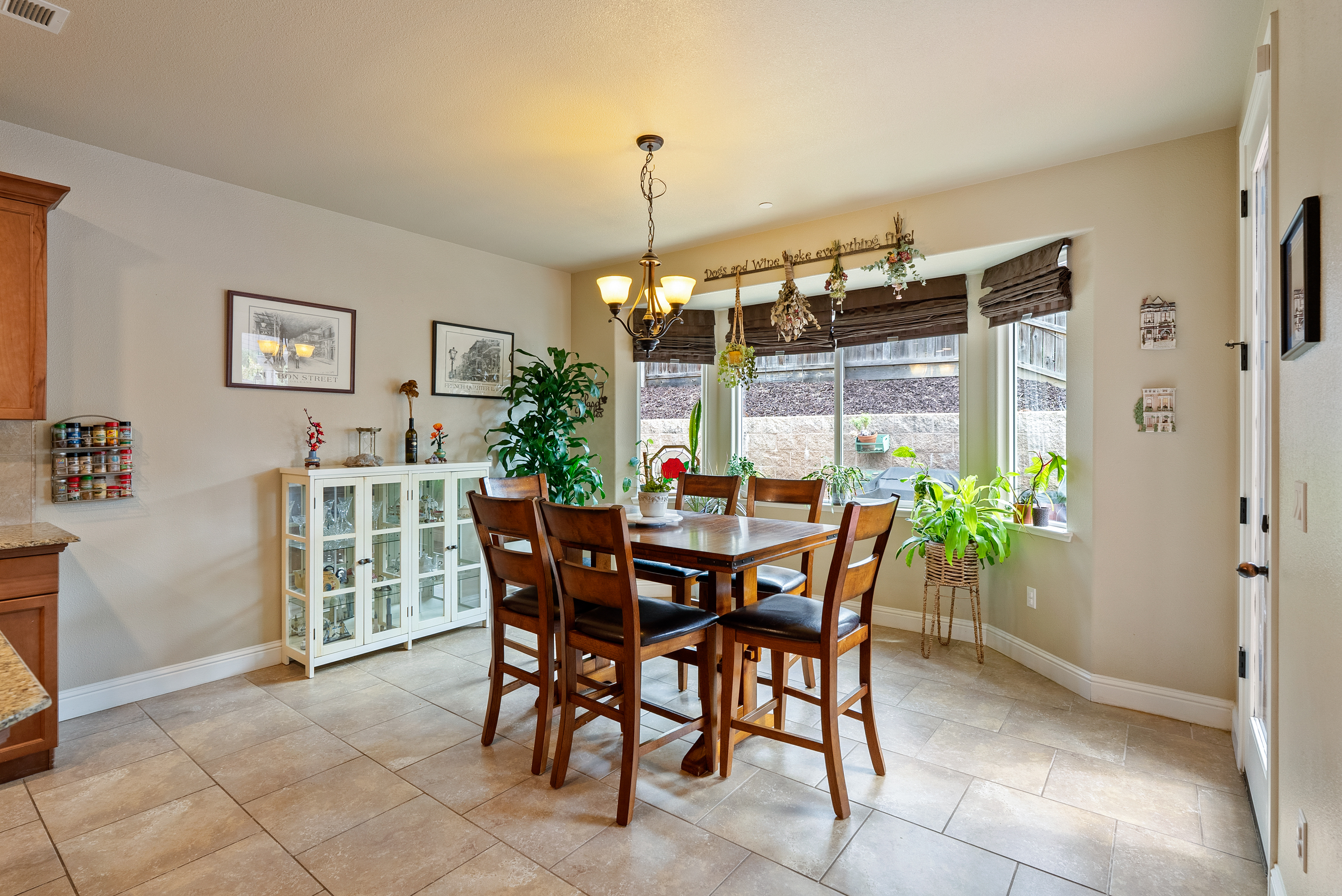  Timeless Living in Vintage at Montebello Oaks - 物件實景