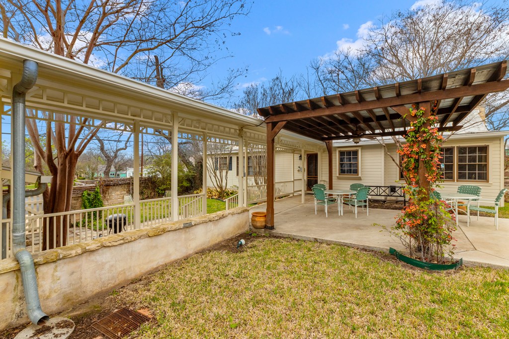 211 S Crockett St, Fredericksburg, Texas, 78624, United States, 3 Bedrooms Bedrooms, ,3 BathroomsBathrooms,Residential,For Sale,211 S Crockett St,1217754