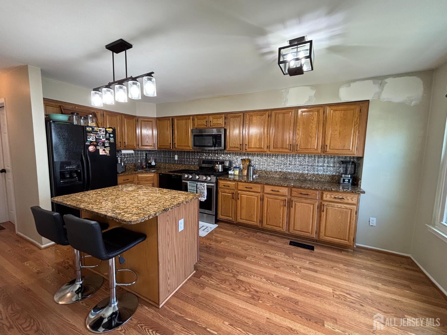 North Brunswick, New Jersey, 08902, United States, 3 Bedrooms Bedrooms, ,3 BathroomsBathrooms,Residential,For Sale,2048487