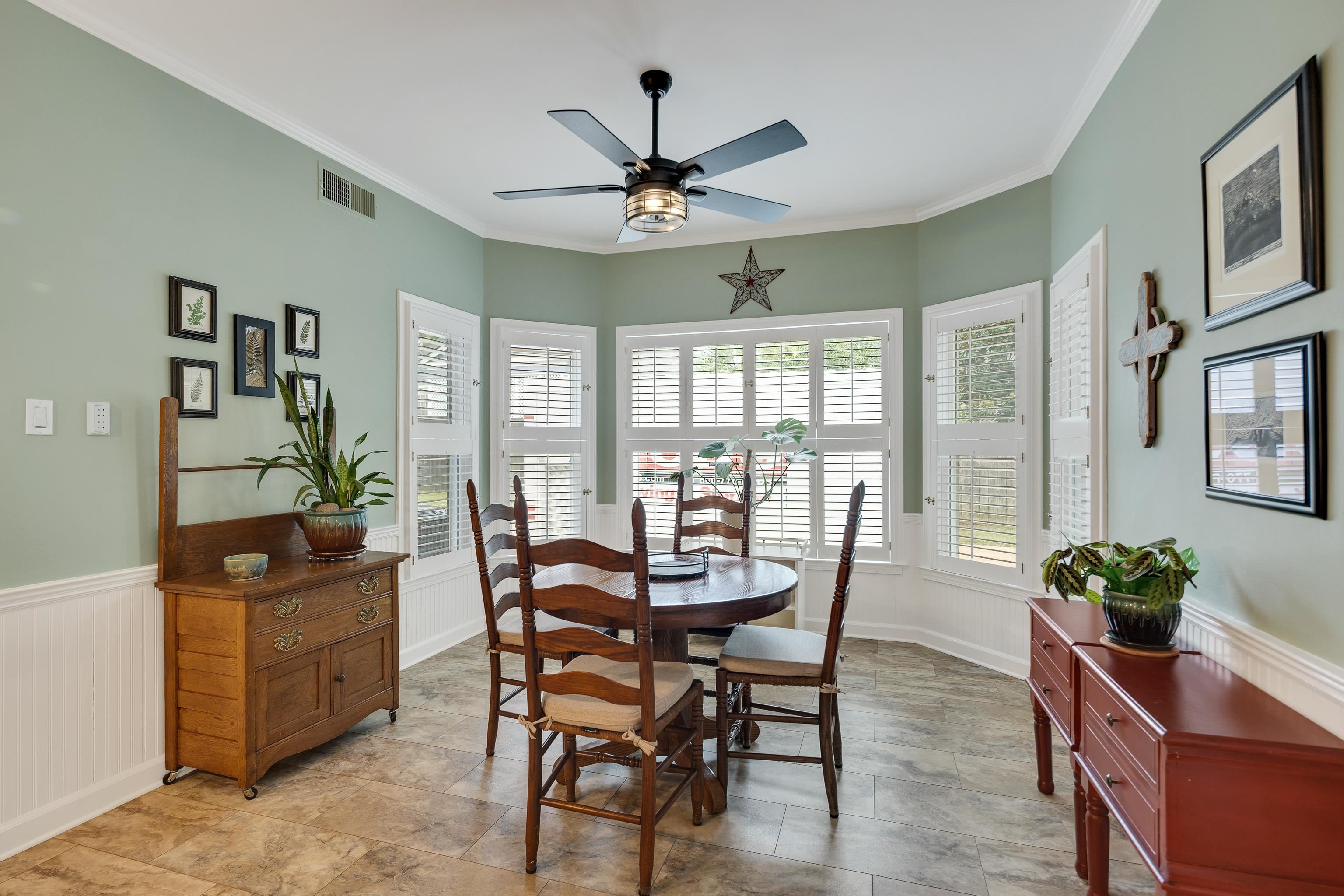 Memphis, Tennessee, 38117, United States, 4 Bedrooms Bedrooms, ,3 BathroomsBathrooms,Residential,For Sale,1972441