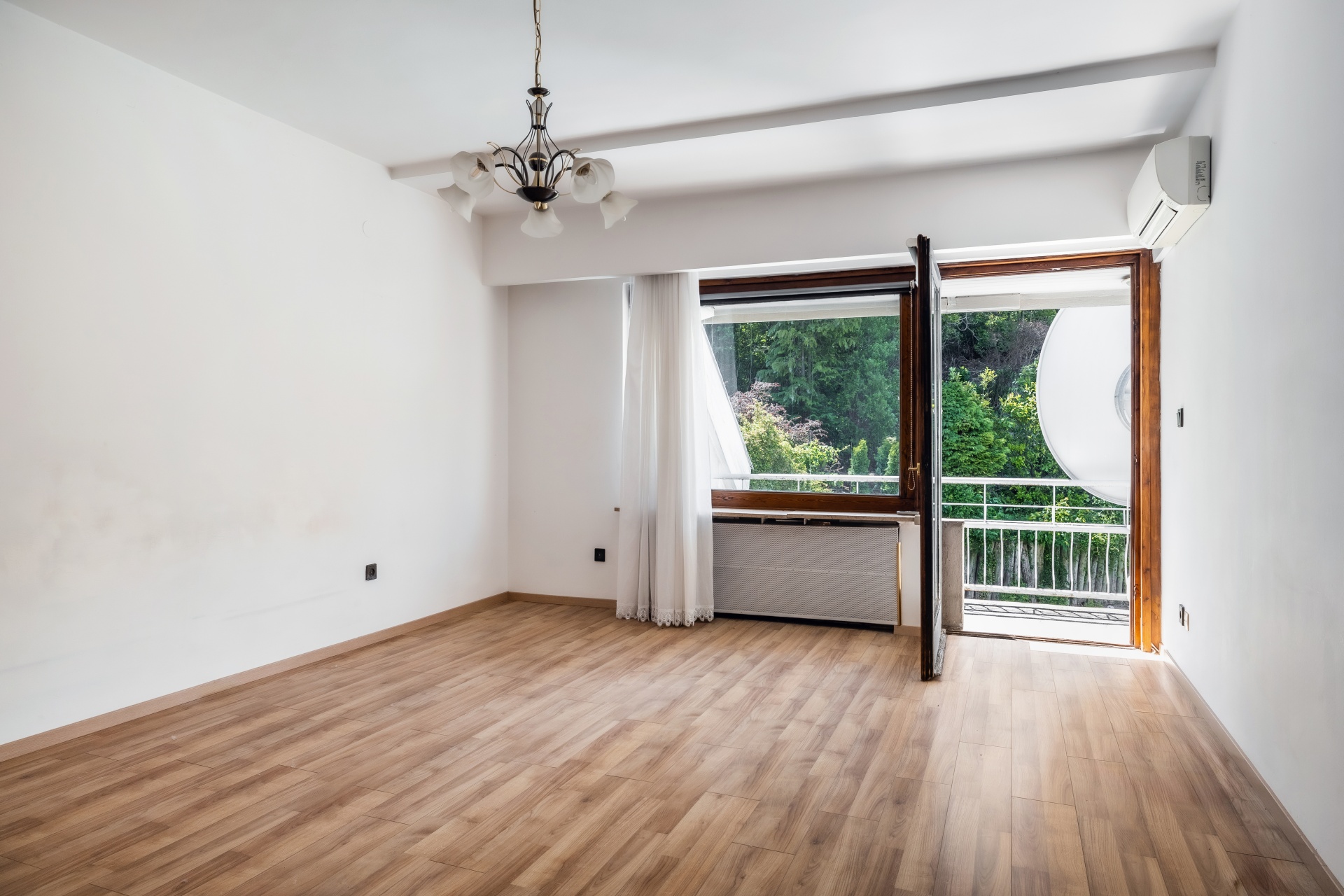  Prestigious Semi-Detached Villa with Pool in Budapest’s Exclusive Buda Hills - 物件實景