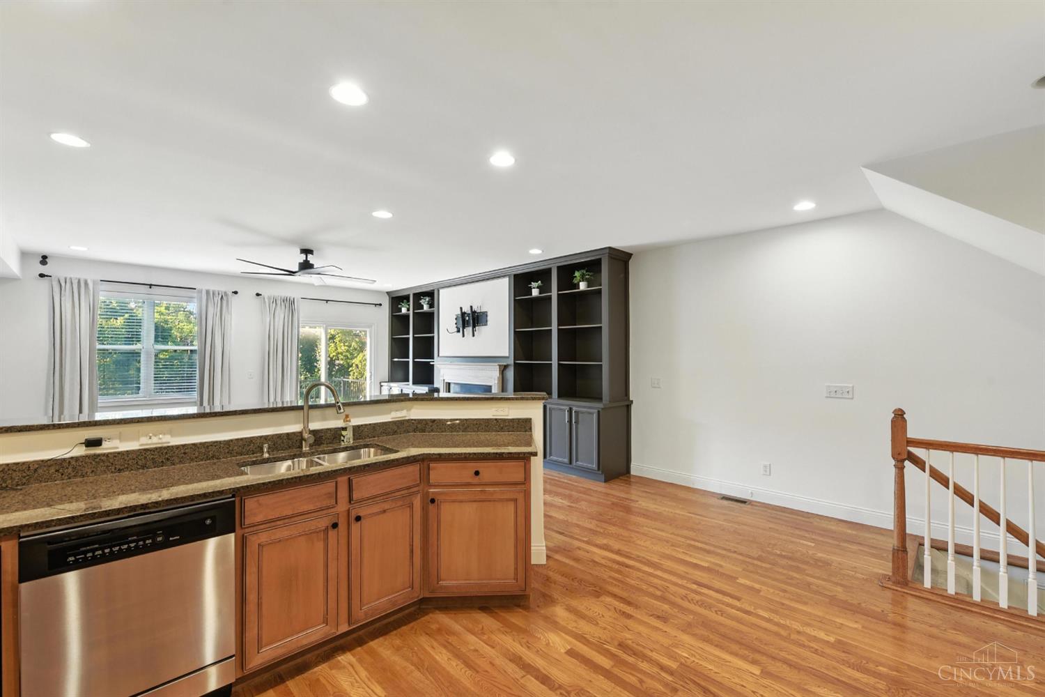 Cincinnati, Ohio, 45226, United States, 3 Bedrooms Bedrooms, ,4 BathroomsBathrooms,Residential,For Sale,1907461