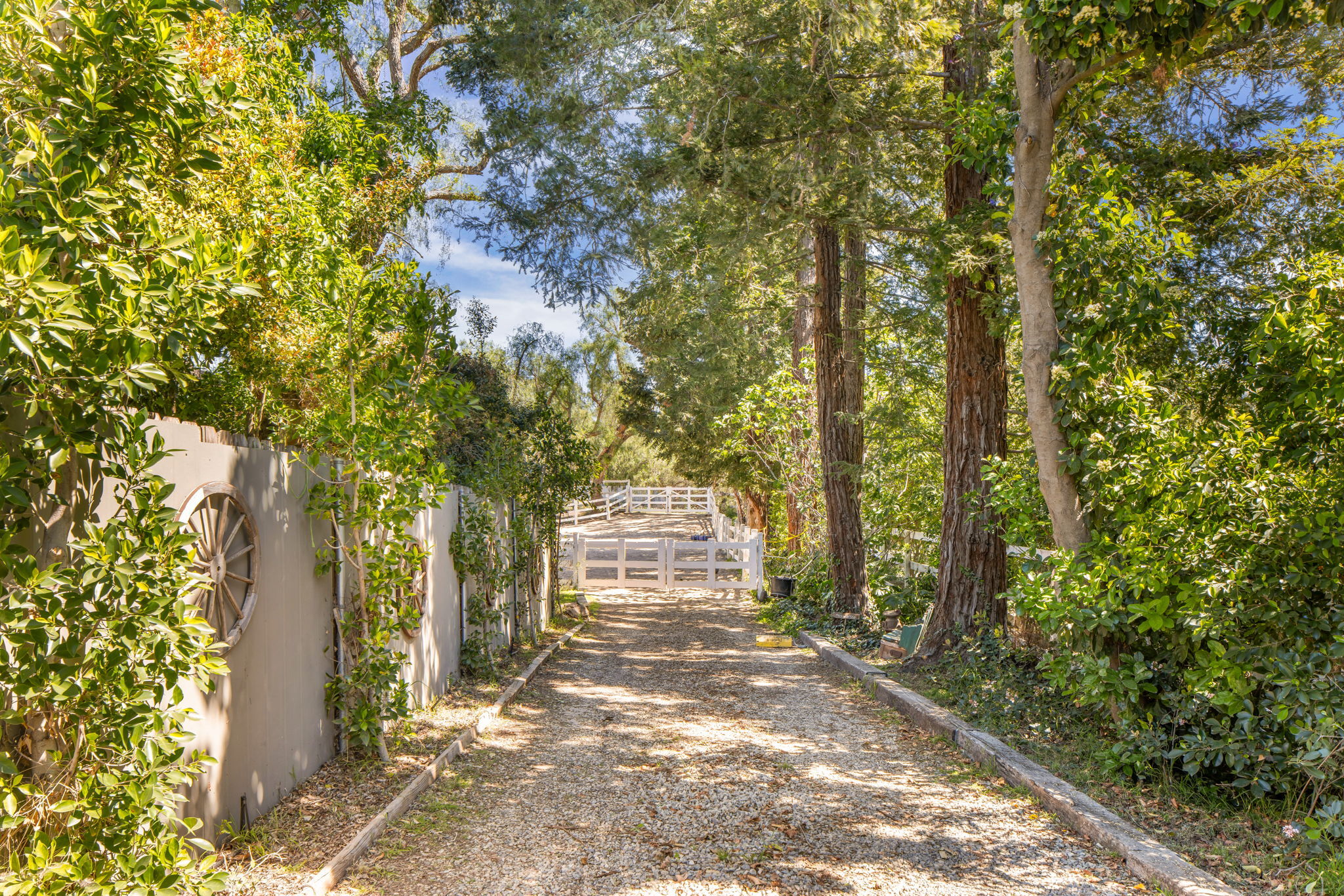  2390 Glenside Lane - 物件實景